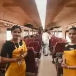 कोच अपग्रेडशन का काम रुका, रेलवे की कमाई को लगा तगड़ा झटका