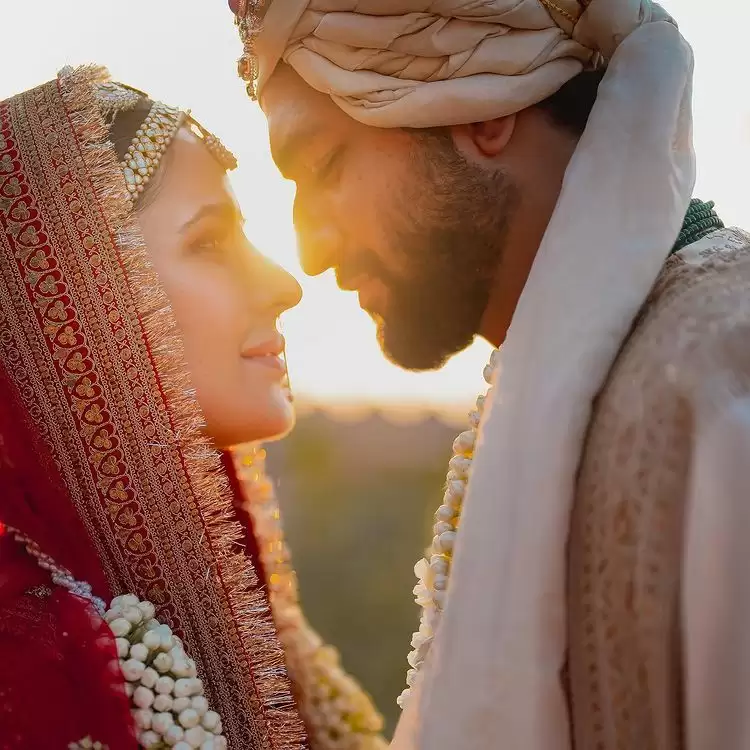 Vickat Wedding Pictures: कैटरीना और विक्की की ड्रीमी वेडिंग तस्वीरें हो रही है खूब वायरल, एक नज़र देखे !!