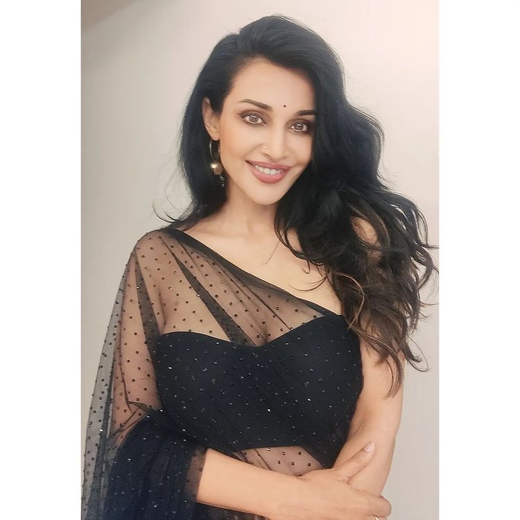 Flora Saini