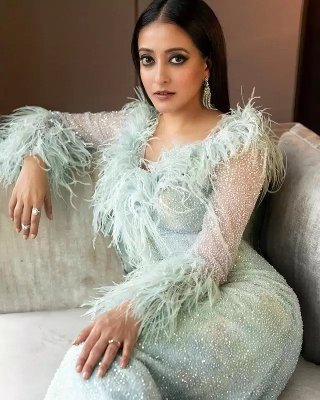 Raima Sen ने अपनी तस्वीरों से मचाई सनसनी, देखे तस्वीरें