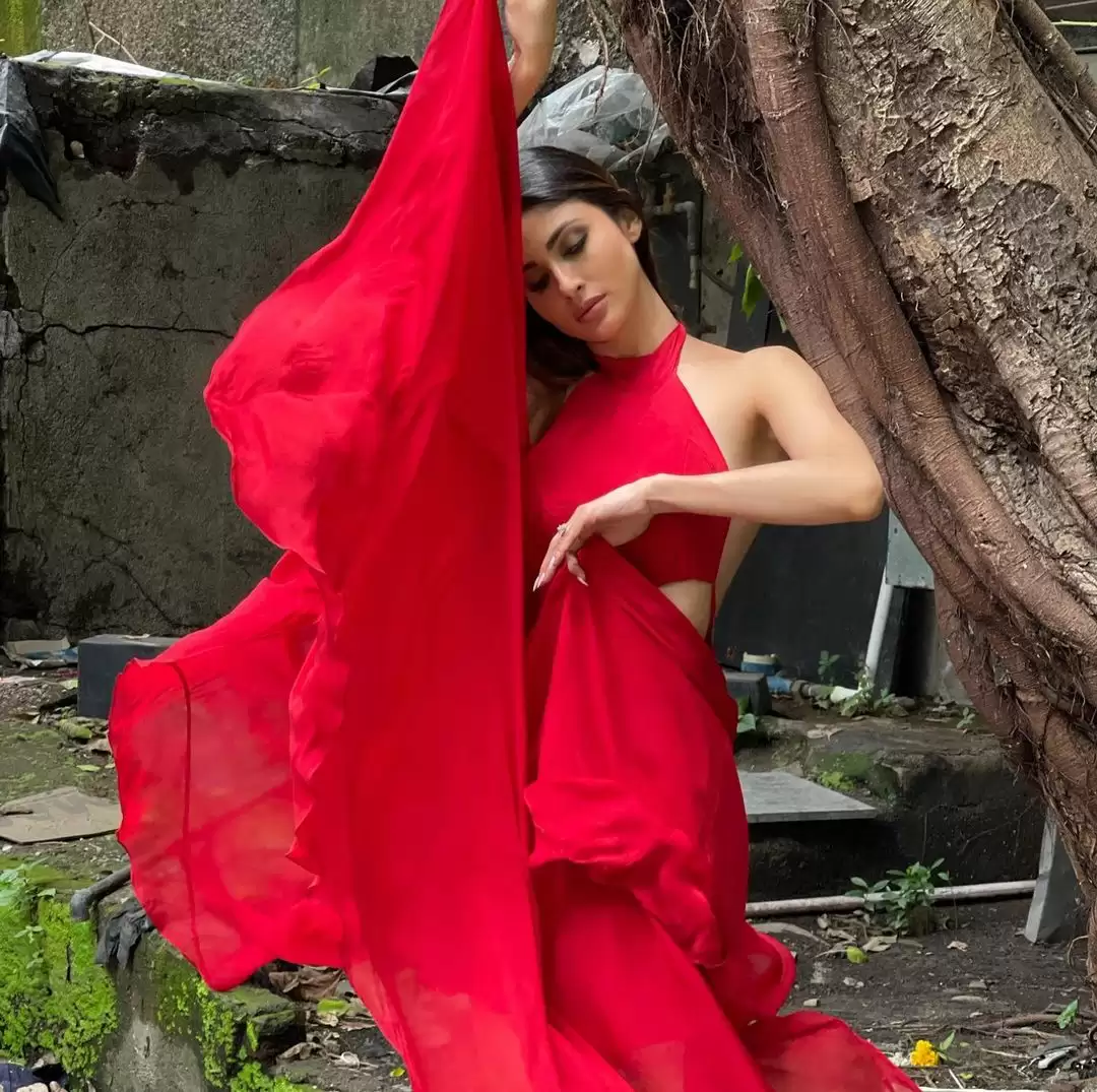Mouni Roy ने बिखेरे जलवे, तस्वीरें हो रही है वायरल