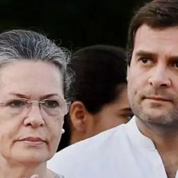 इलाज के लिए राहुल के साथ सोनिया गांधी विदेश रवाना