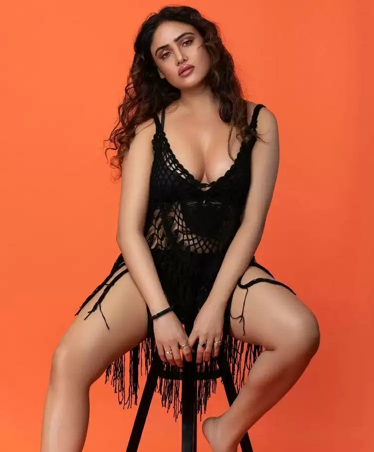 Soni Charishtas के बोल्ड फोटोशूट से मचा तहलका, देखे तस्वीरें