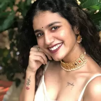 Priya Prakash Varrier ने लूट फैंस का चैन, देखे उनकी ये स्टाइलिश तस्वीरें