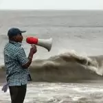 कमज़ोर पड़ा तूफ़ान निसर्ग, मुंबई में अस्तव्यस्त हुआ जनजीवन