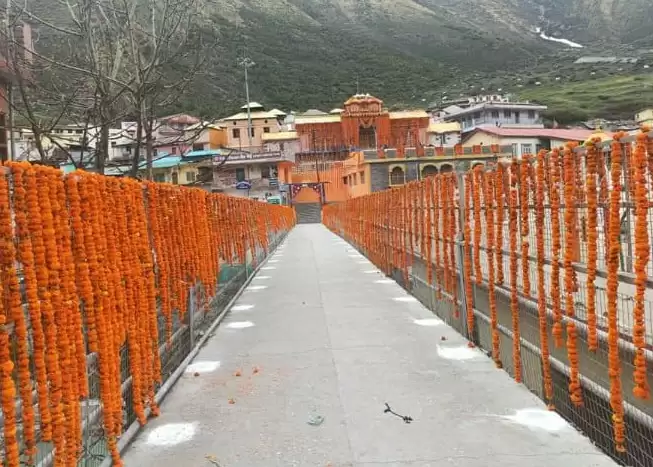 कल खुलेंगे ब्रदीनाथ के कपाट, 6 लोगों को जाने की मिली मंजूरी