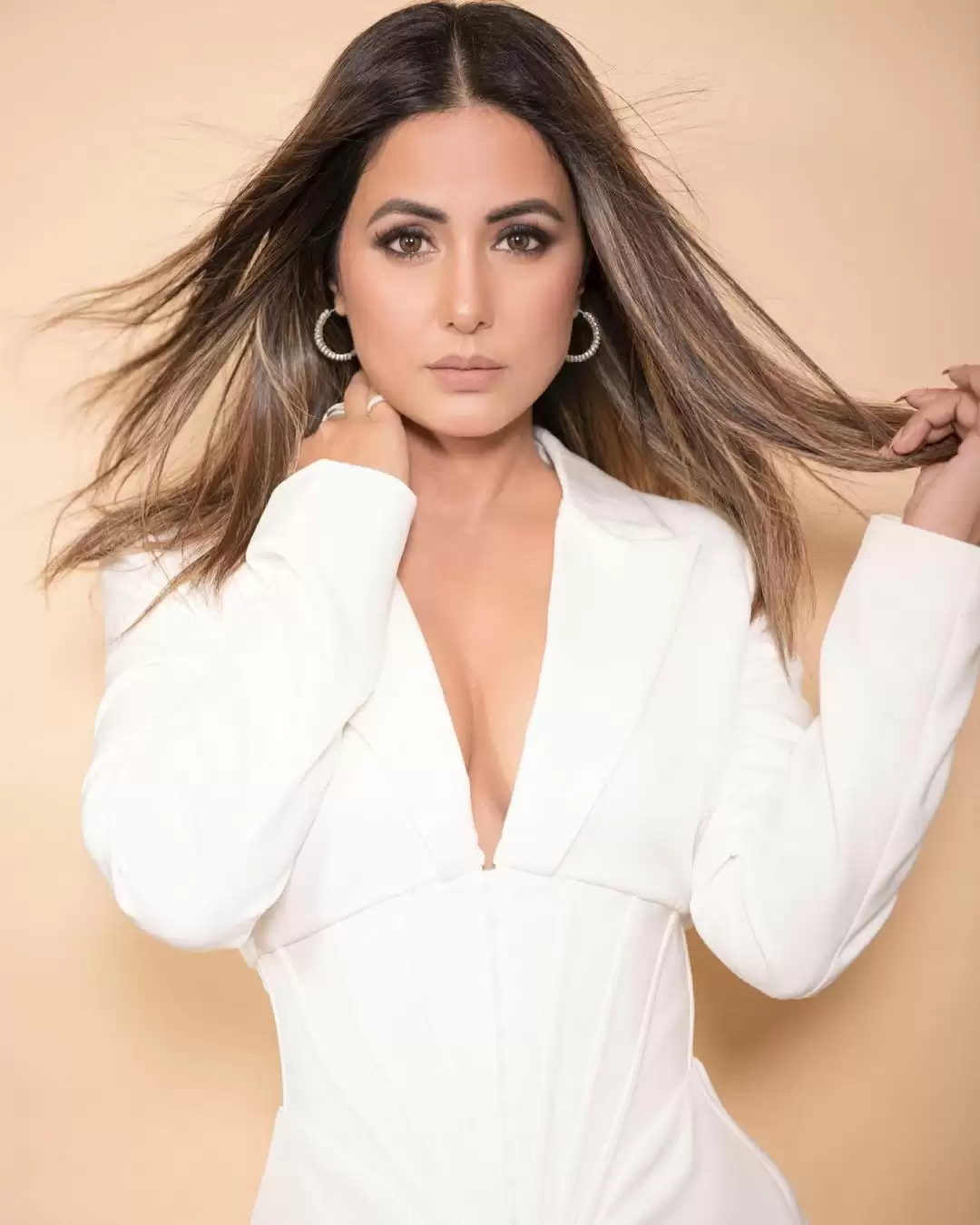 Hina Khan ने फिर मचाया सोशल मीडिया में धमाल, देखिये तस्वीरें