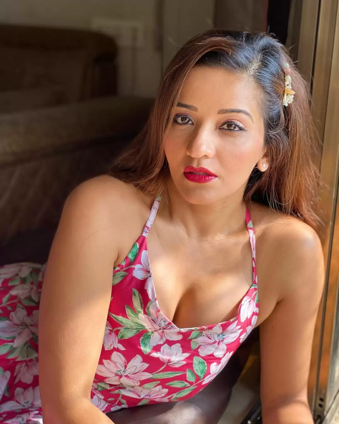 Monalisa का ये अंदाज़ कर रहा है फैंस को मदहोश, देखे तस्वीरें