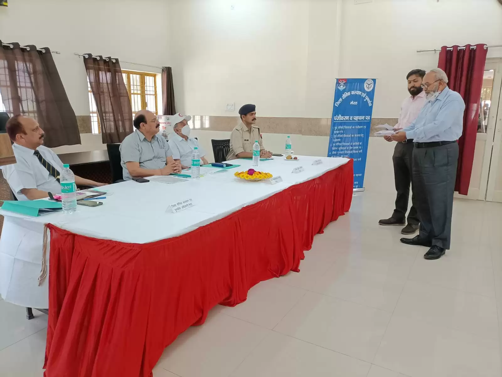 Meerut News: सैनिक बंधु की बैठक में दी गयी योजनाओ की जानकारी, प्रकरण हुये निस्तारित
