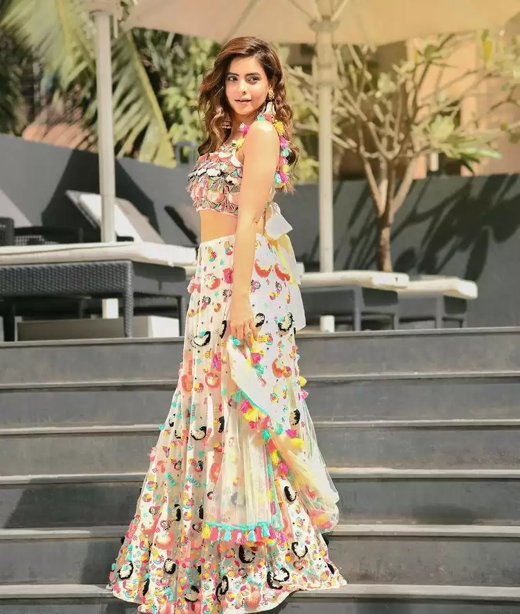 Aamna Sharif ने अपने ट्रडिंशनल स्टाइल से लूटी महफिल, देखे तस्वीरें!!