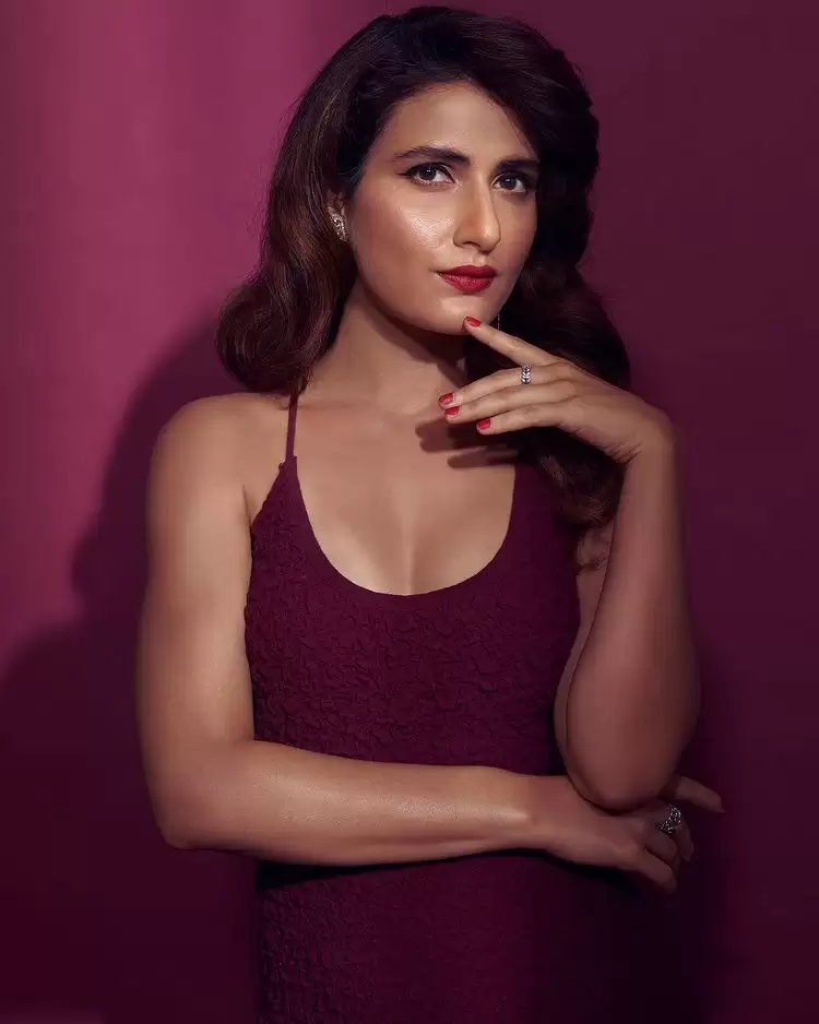 Fatima Sana Shaikh Hot Pictures