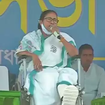 पीएम मोदी अक्षम, नहीं चला सकते देश: ममता बनर्जी