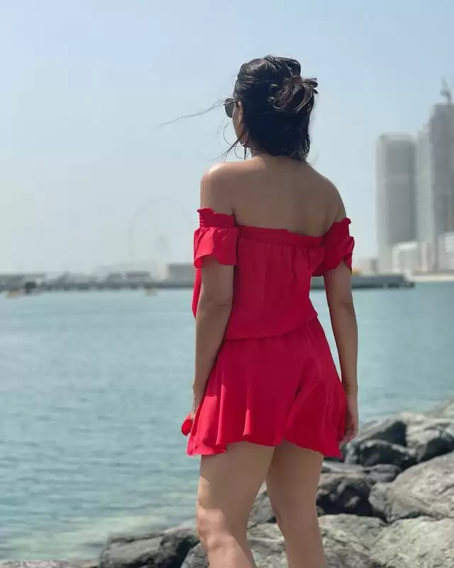 Aamna Sharif के इन लुक ने इंटरनेट पर बटोरीं सुर्खियां, देखे तस्वीरें
