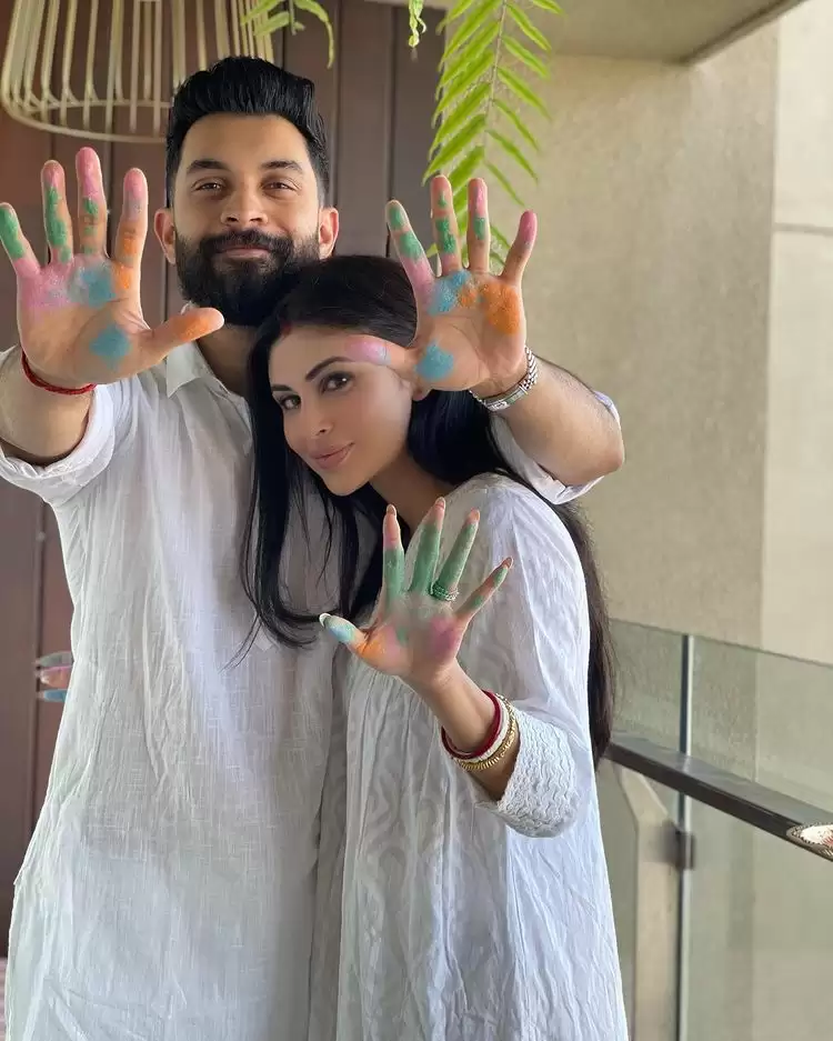 Holi 2022: कुछ इस तरह इन हसीनाओं ने मनाई पहली होली, देखे तस्वीरें!!