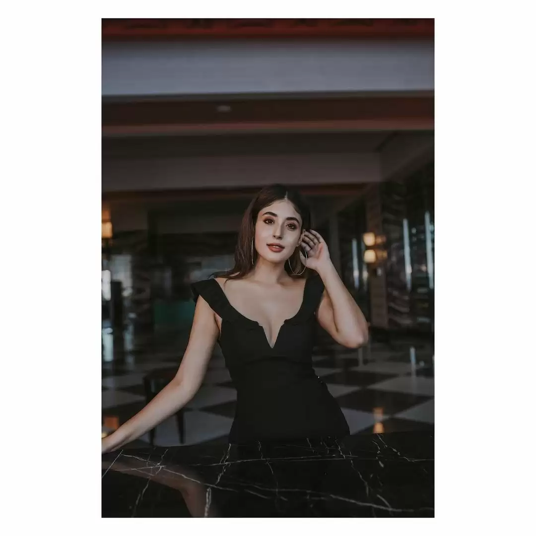 वेब सीरीज Tandav के साथ साथ वायरल हुई Kritika Kamra की तस्वीरें