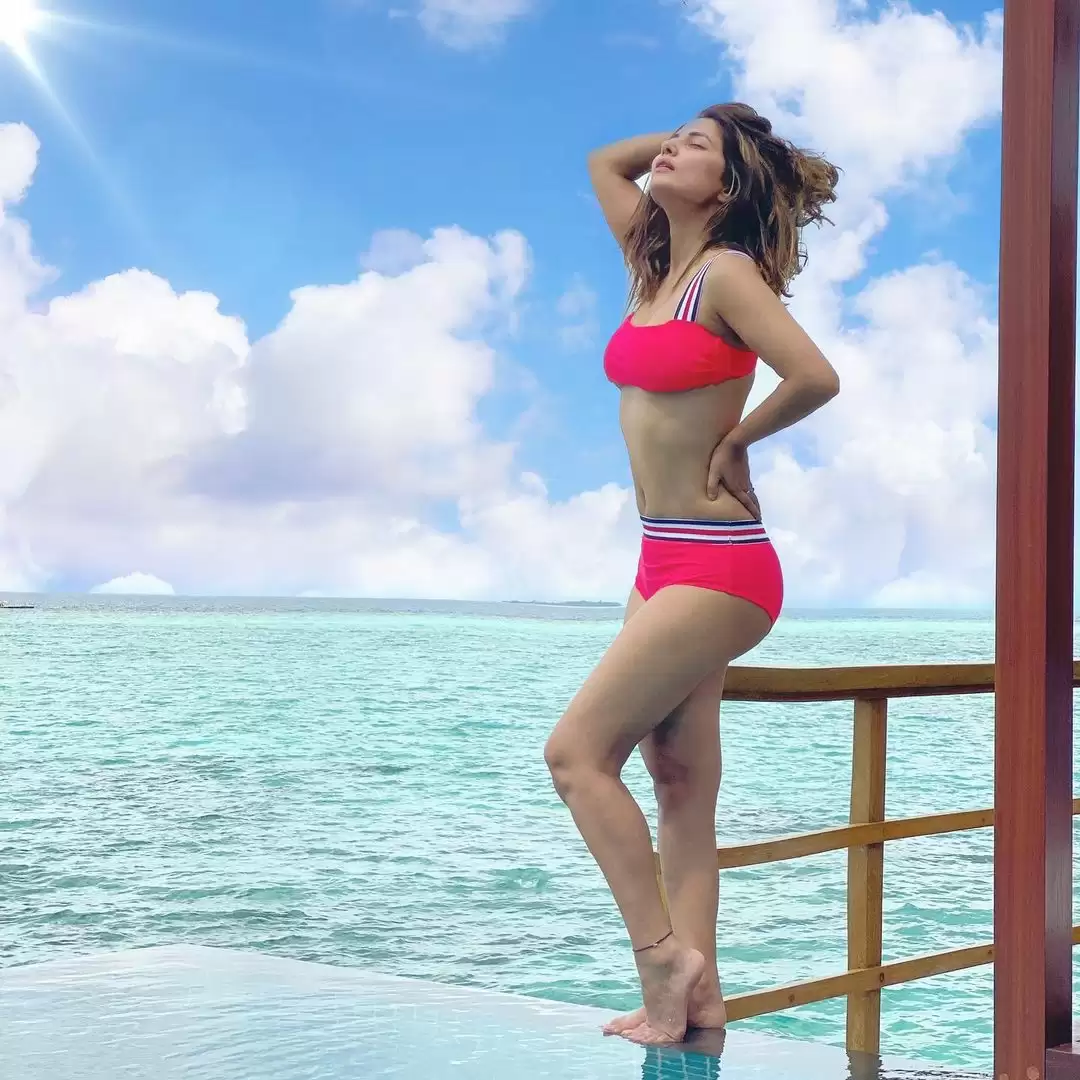 Hina Khan ने शेयर की अपनी वेकेशन की कुछ खूबसूरत तस्वीरें, photos हो रही है वायरल