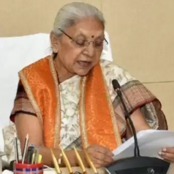 छात्र समाज के उन लोगों का ध्याान रखें जो विकास से अछूते हैं: आनंदीबेन पटेल