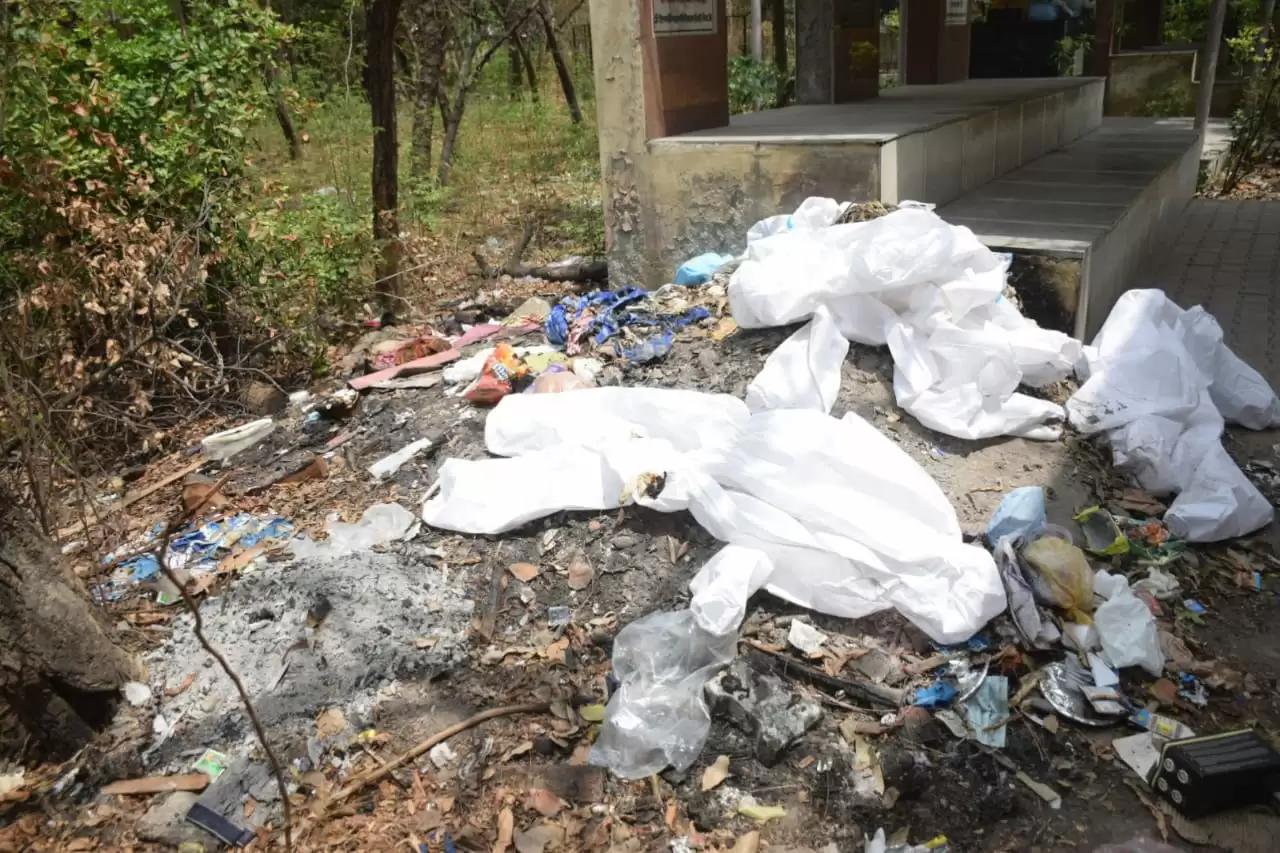 बिजनेस बाइटस स्पेशल…सूरजकुंड श्मशान घाट में बिखरीं पीपीई किट से संक्रमण फैलने की आशंका