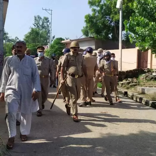 मुज़फ्फरनगर: युवती से छेड़छाड़ की घटना पर दो समुदायों में जमकर पथराव