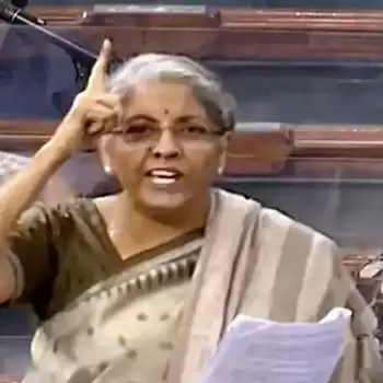 निर्मला सीतारमण के खिलाफ विशेषाधिकार हनन का नोटिस, राहुल को बताया था डूम्सडे मैन