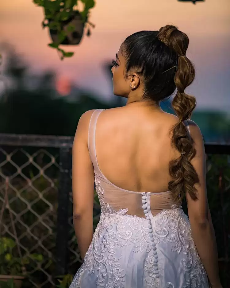 Tina Dutta ने बढ़ा दी फैंस की धड़कनें, देखे तस्वीरें!!
