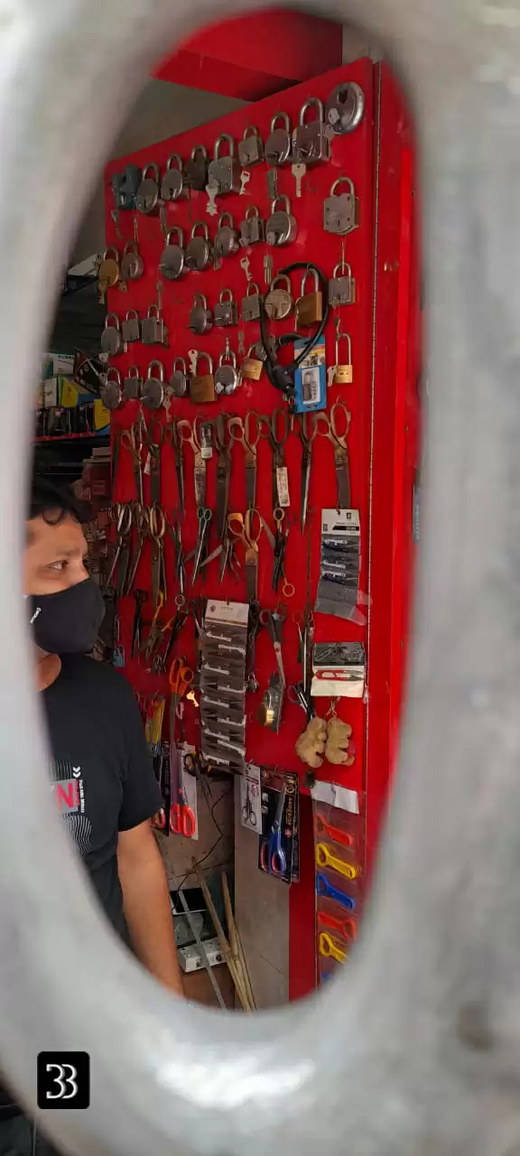 खुली दुकान तो नुकसान देखकर व्यापारी हो गये परेशान