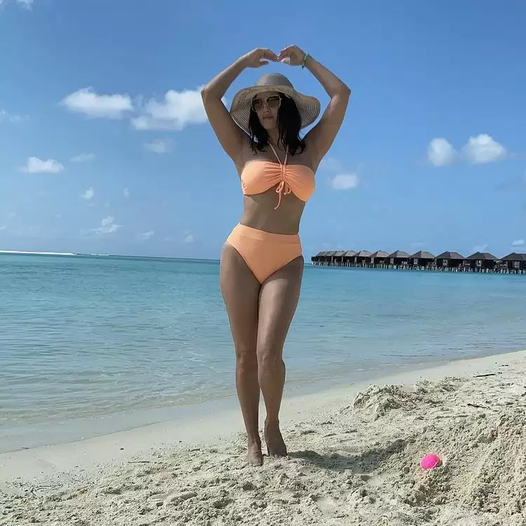 Sunny Leone का हॉट एंड बोल्ड अंदाज देख उड़े फैंस के होश