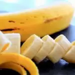 जाने केले का छिलका कैसे ला सकता है त्वचा में रौनक?