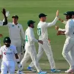 कराची टेस्ट में पहले दिन गिरे 14 विकेट, पाकिस्तान मुश्किल में