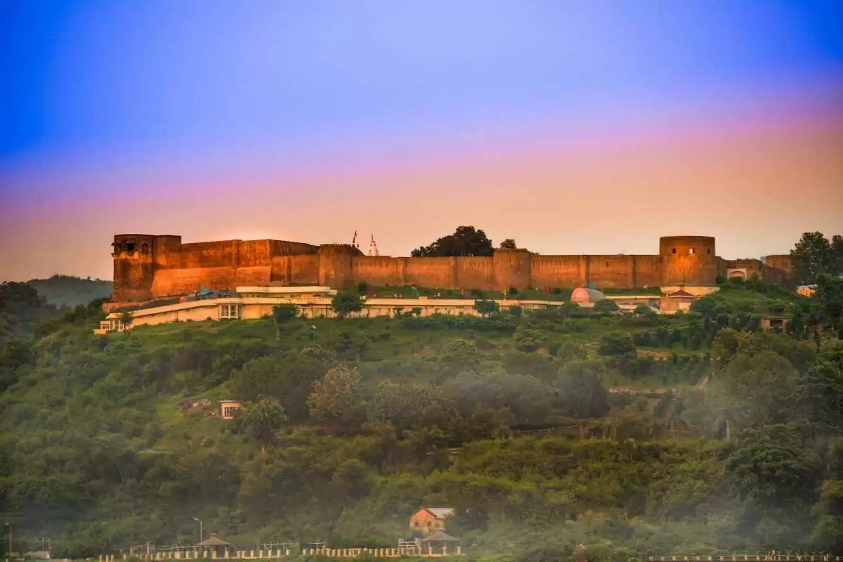 Jammu Travel Tips: जम्मू तवी जाएं तो वैष्णो देवी मंदिर के साथ यहां भी जाएं घूमने!!