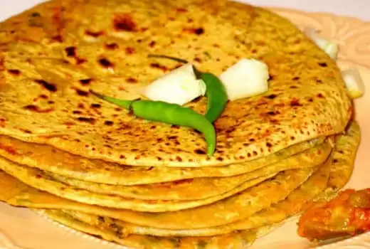 घर पर बनाएं बेसन के परांठे, बनाने का तरीका है बेहद आसान