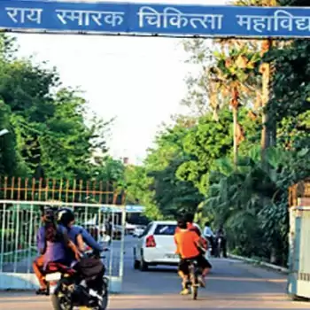 मेरठ: उखड़ती साँसों के बीच ऑक्सीजन के इंतज़ार में मरीज़