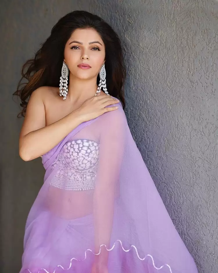 Rubina Dilaik ने दिखाया फैशन का जलवा, देखे तस्वीरें!!