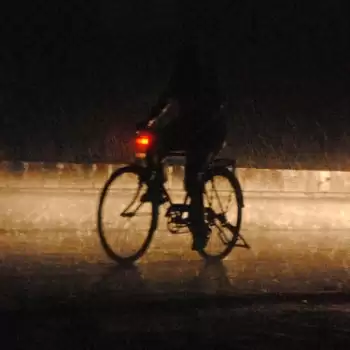Meerut : तेज आंधी के साथ हुई बारिश, बदला मौसम का मिजाज