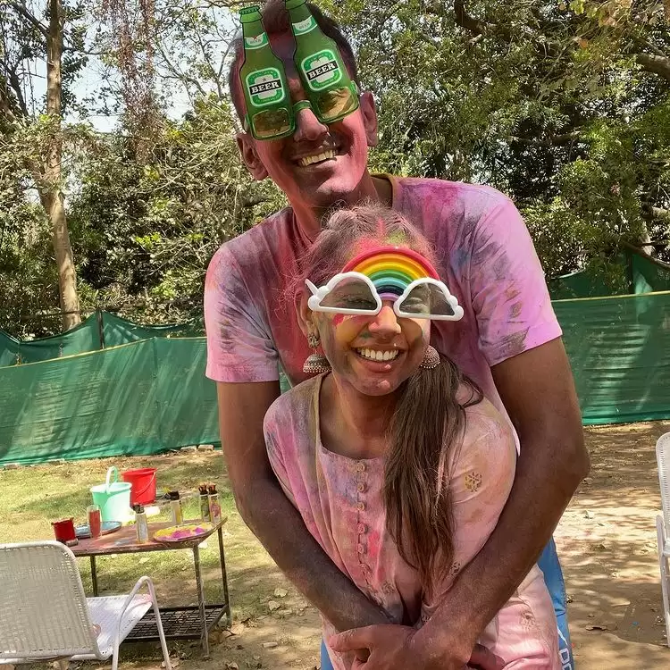 TV Star Throwback Holi Pictures: टीवी के सितारे कुछ इस तरह करते है होली पर मस्ती!!