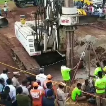 130 फीट गहरे बोरवैल से नौ घंटे के बाद निकाला मासूम