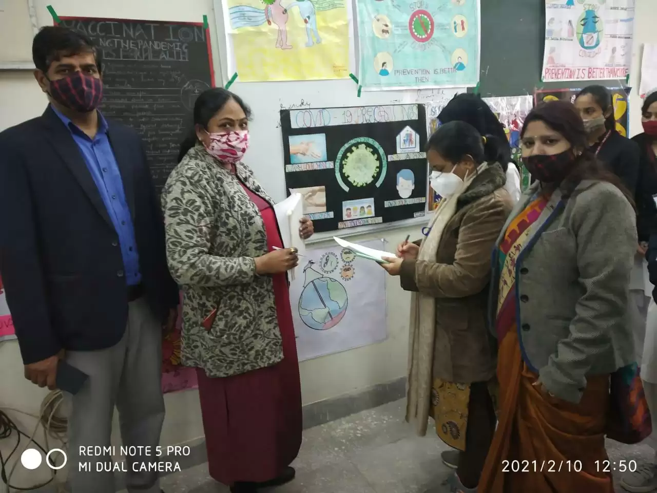 कोविड-19’ पर पोस्टर प्रतियोगिता में माहेनूर और कुमकुम ने पाया प्रथम स्थान