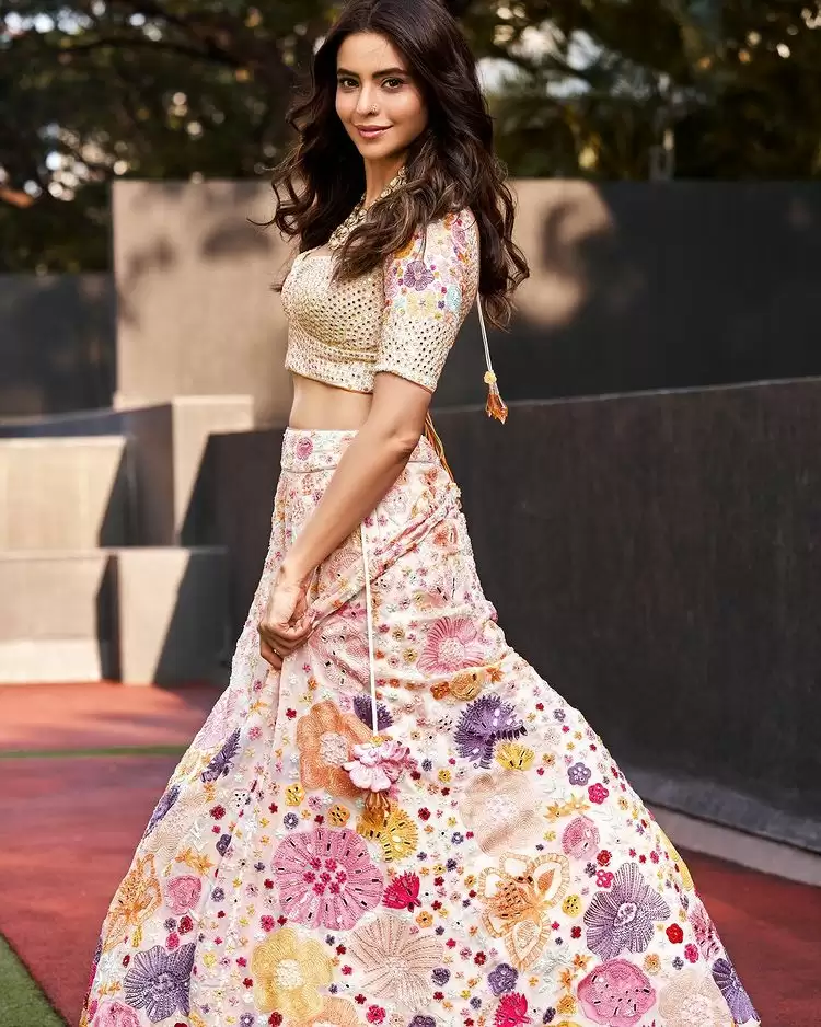Aamna Sharif ने ट्रेडिशनल लुक में लूटी महफिल, देखे तस्वीरें