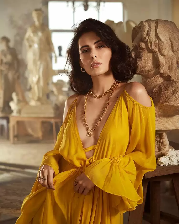 Mandana Karimi ने इंटरनेट पर मचाया धमाल, देखे तस्वीरें!!