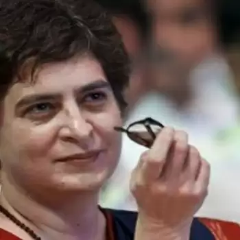 जनता को महंगाई और पूंजीपति मित्र को एयरपोर्ट का दीवाली गिफ्ट: प्रियंका