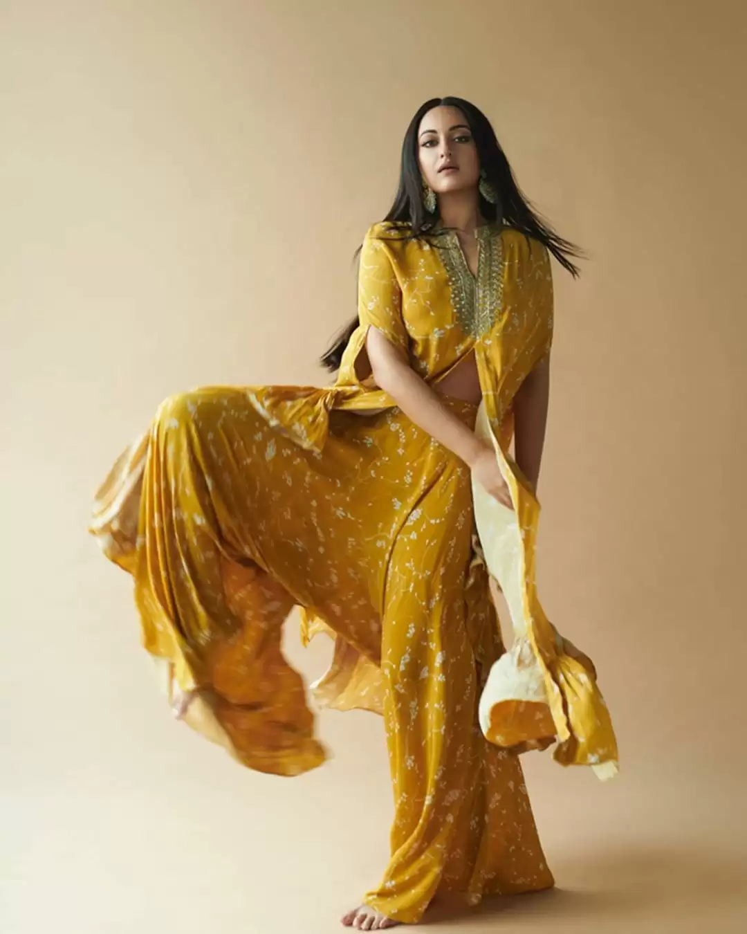 डिजाइनर ड्रेस में Madhuri Dixit से लेकर Ananya Pandey ने बरपाया कहर, देखे तस्वीरें