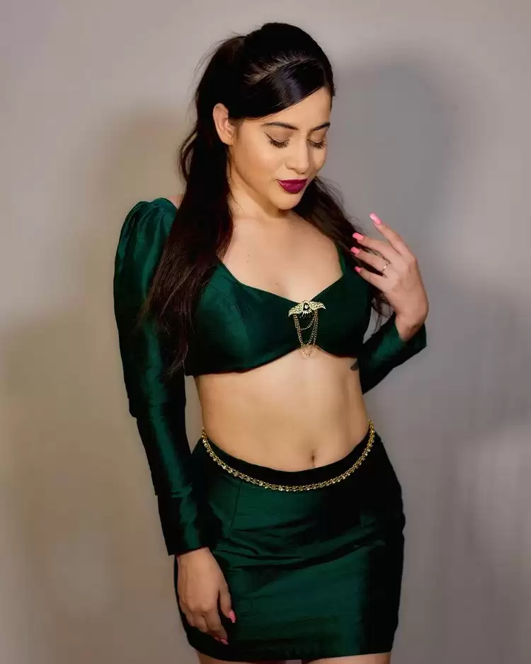 Urfi Javed फिर आईं चर्चा में, देखे उनका ये नया लुक