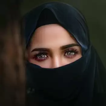 चाहते है आंखों को बड़ा और खूबसूरत बनाना तो फॉलो करें ये टिप्स