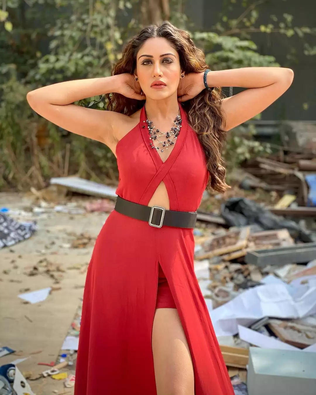 ‘नागिन 5’ की फेम Surbhi Chandna ने दिखया अपना बोल्ड अंदाज, तस्वीरें देख उड़ जाएंगे होश