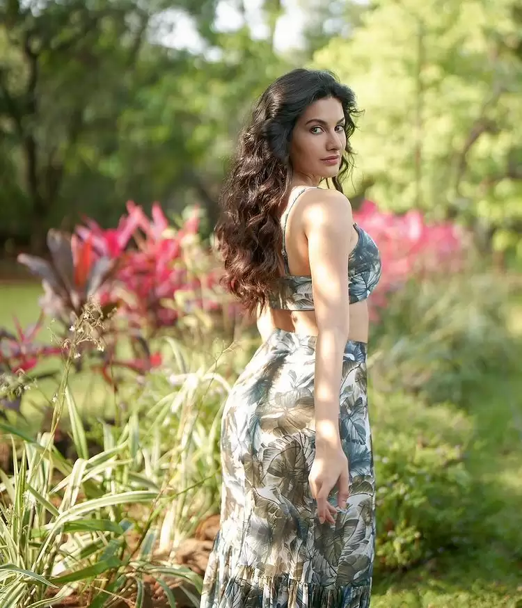 Amyra Dastur Hot Pictures