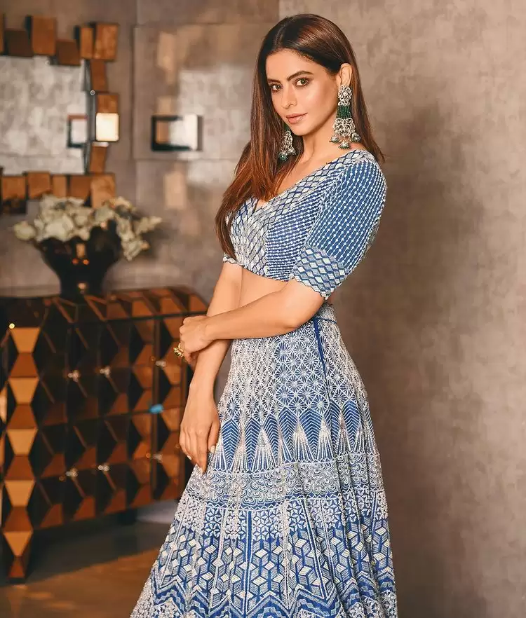 Aamna Sharif ने अपने ट्रडिंशनल स्टाइल से लूटी महफिल, देखे तस्वीरें!!