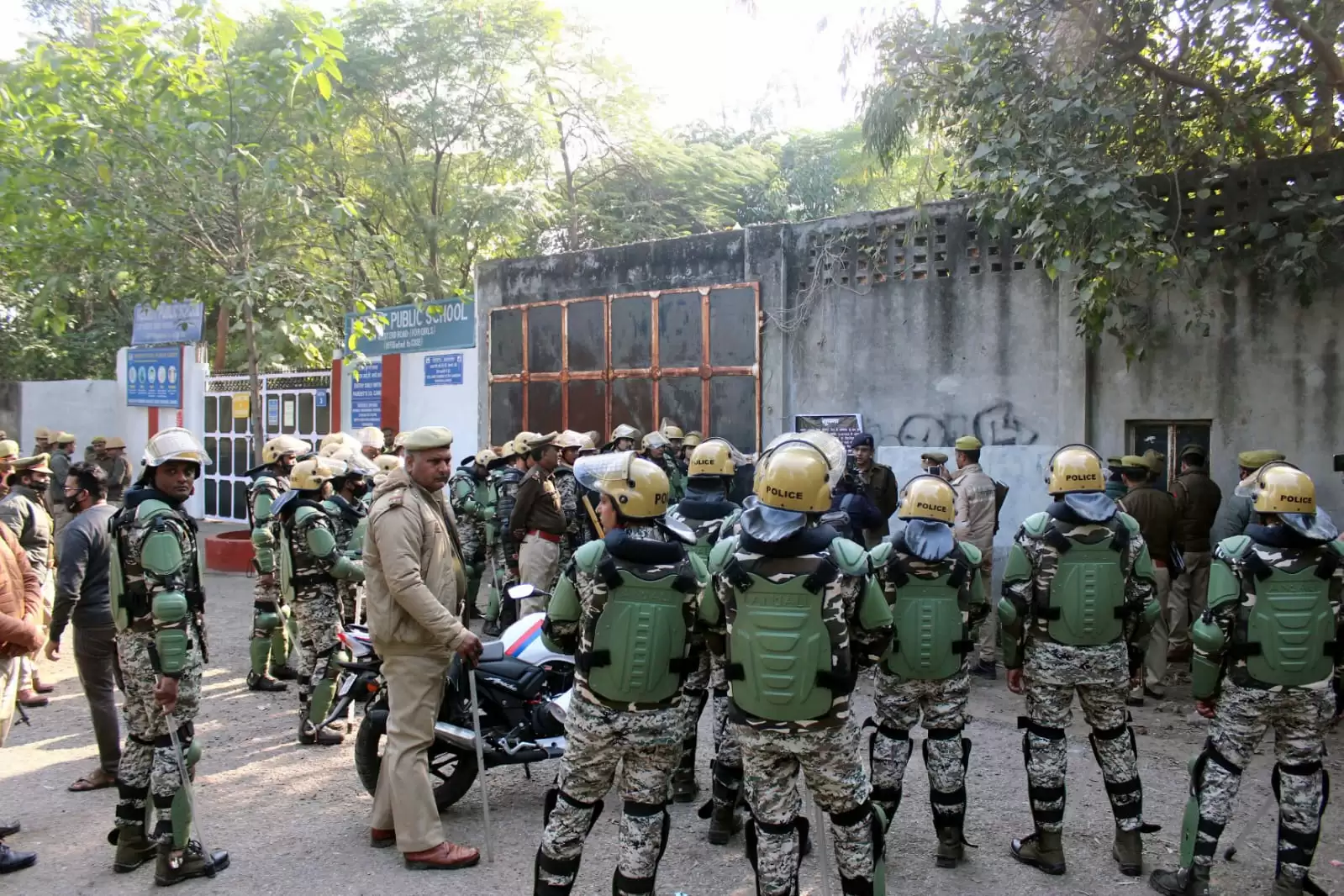 सोतीगंज पर शिकंजाः हाजी गल्ला का 15 करोड़ी अवैध गोदाम सील