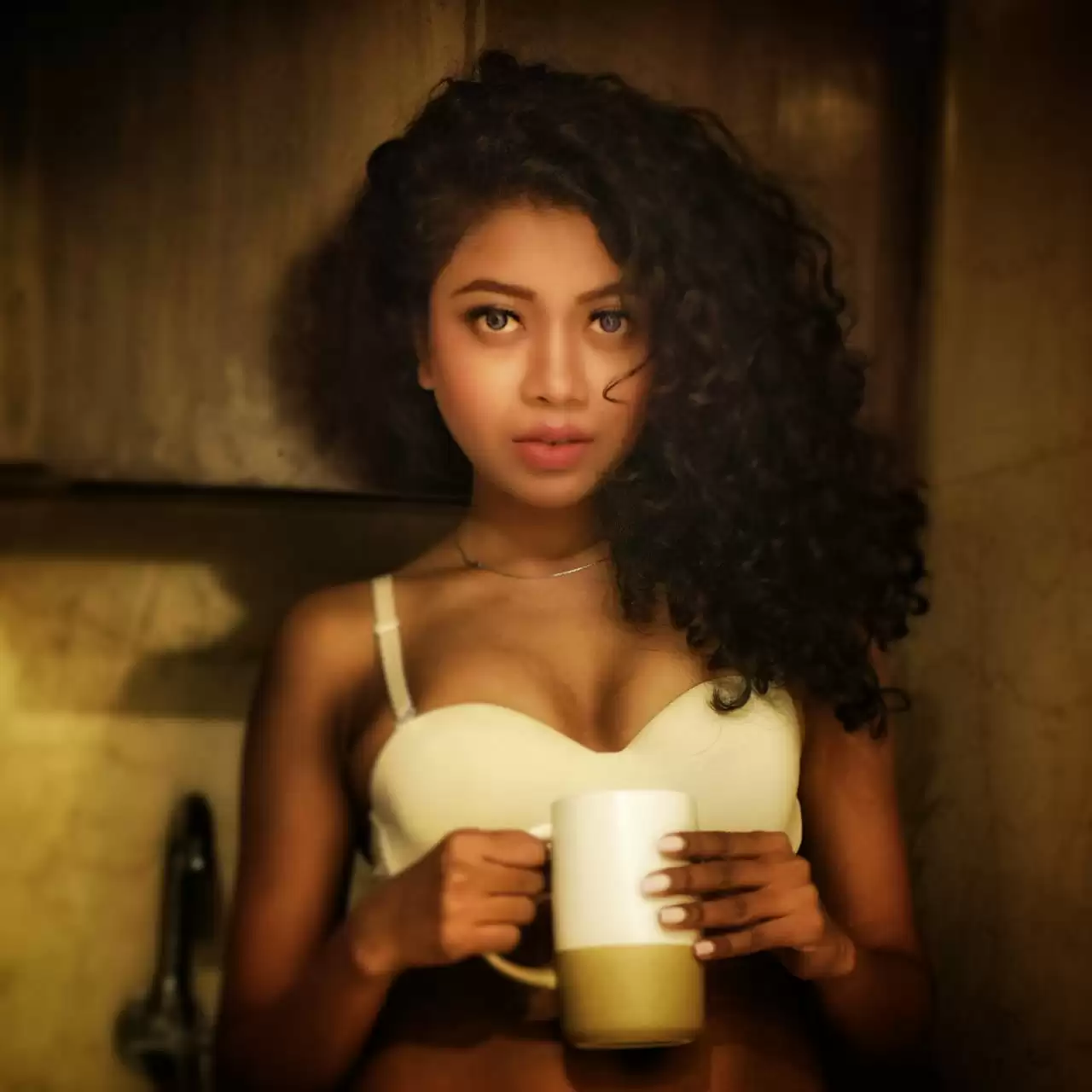 Model Sonali Haldar ने अपनी खूबसूरत तस्वीरों से बिखेरा इंटरनेट वर्ल्ड पे जादू