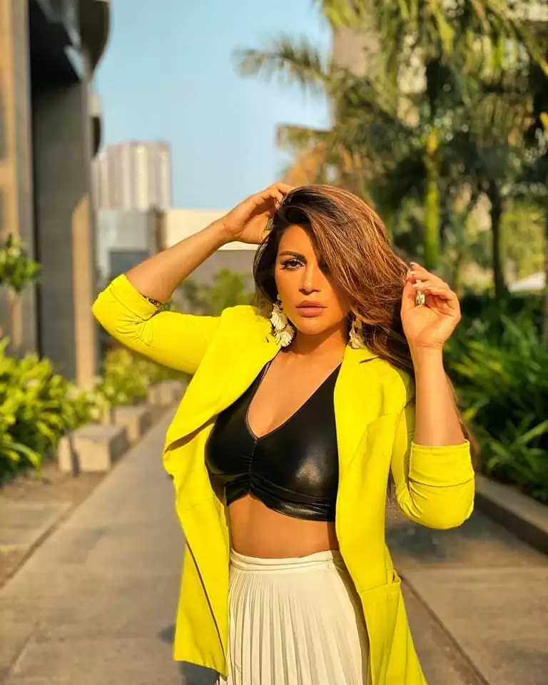 Shama Sikander बनी वाटर बेबी, देखे उनकी वायरल तस्वीरें