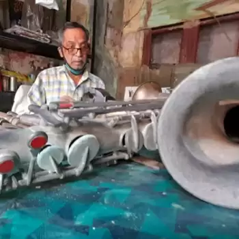 सैक्सोफोन की मधुर धुनों को पुर्नजीवित कर देते हैं अशरफ भाई
